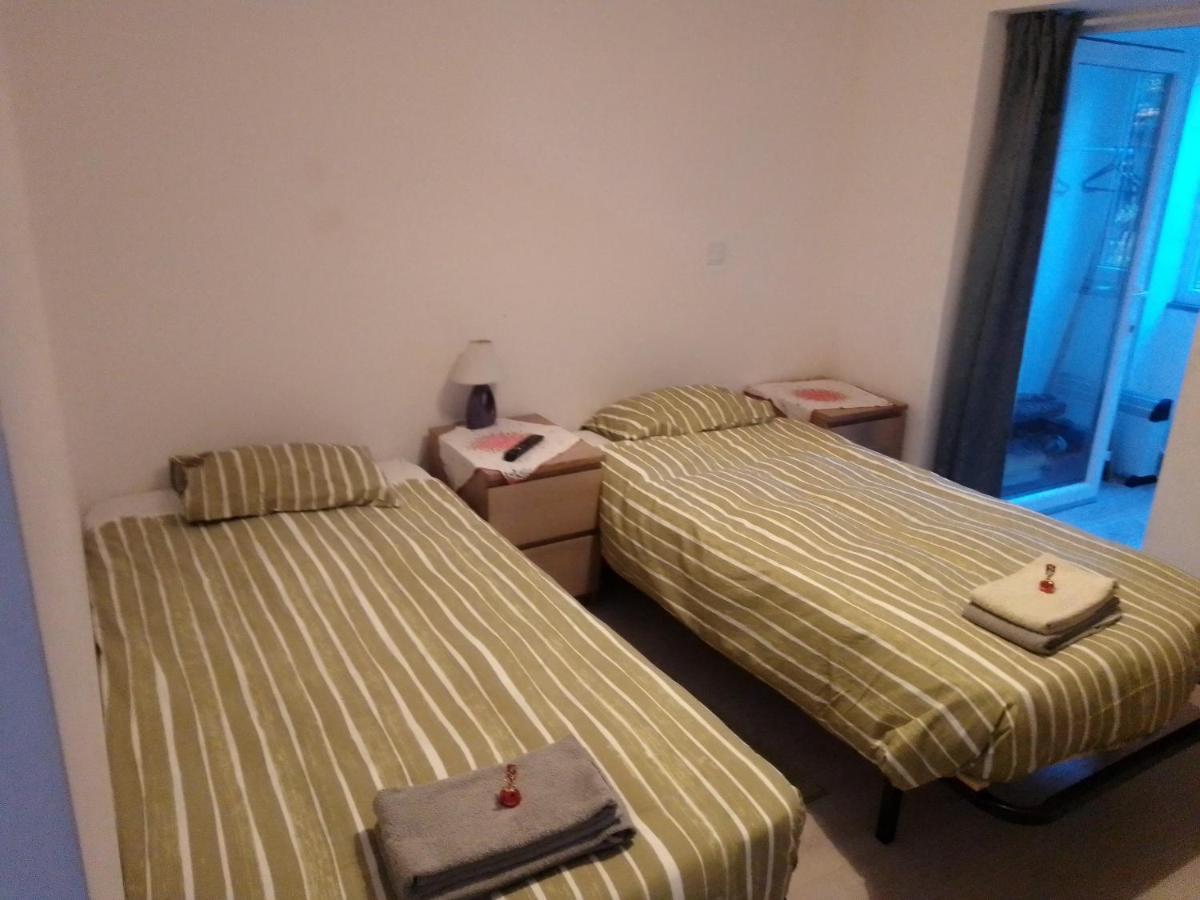 Guesthouse Marialva Park Corroios Exterior foto